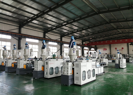 Εργοστάσιο cOem για τα νέα σχεδιασμένα γραμμών παραγωγής μηχανήματα σωλήνων PVC ενιαία διπλοτειχισμένα ζαρωμένα με